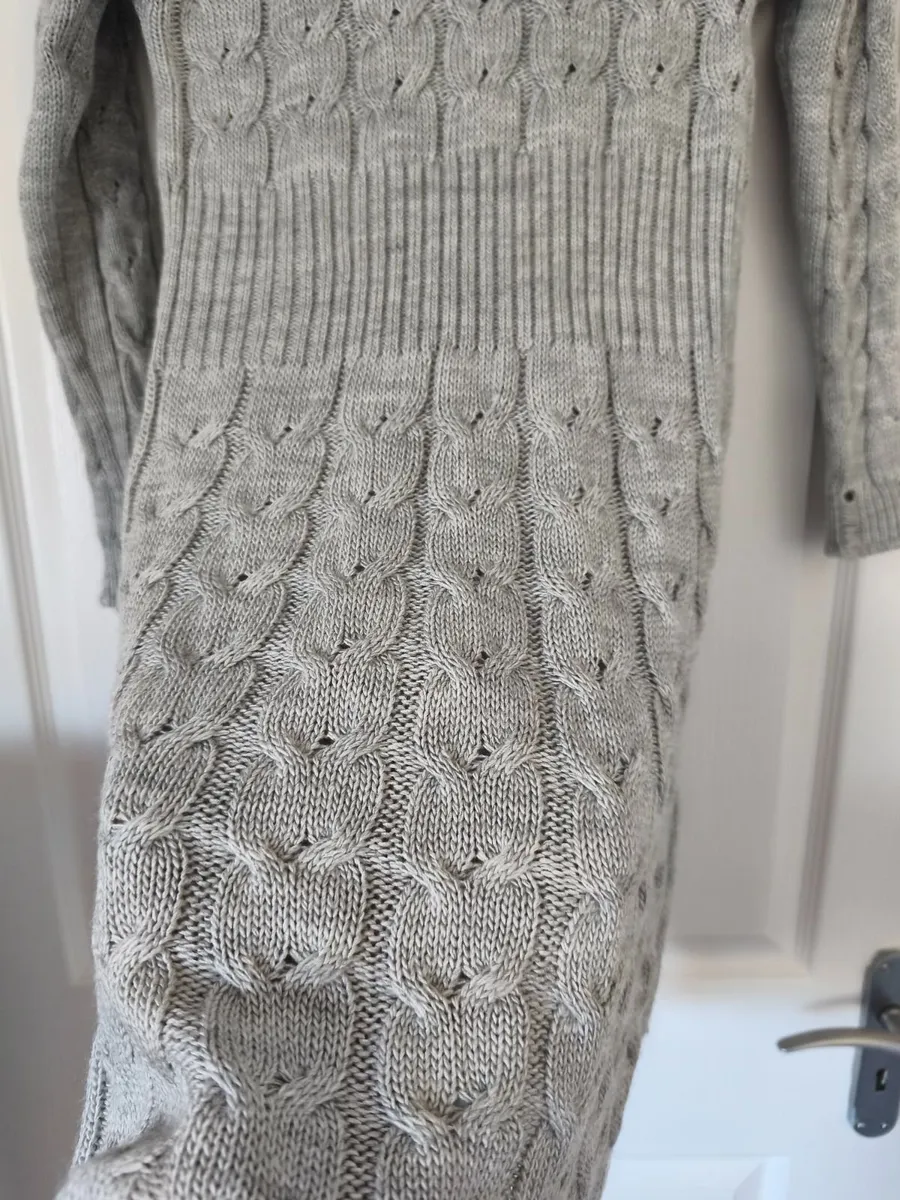 Winter dress New one size fits up to Large - Image 2