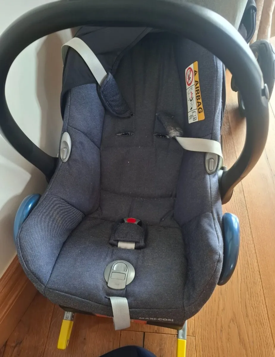 Maxi Cosi Car Seat - Image 4