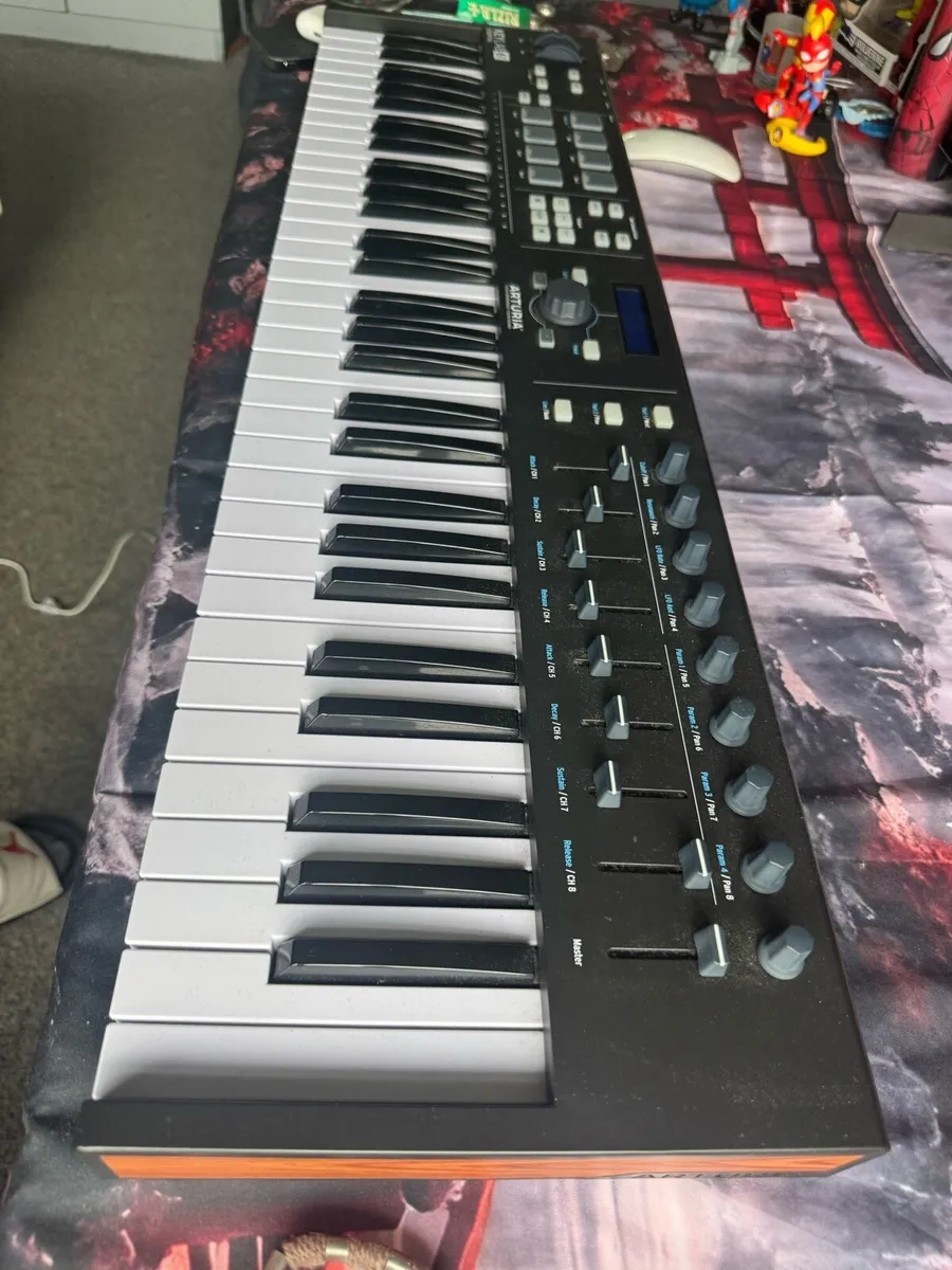 Arturia KeyLab Essential 61 MIDI Keyboard - Image 4