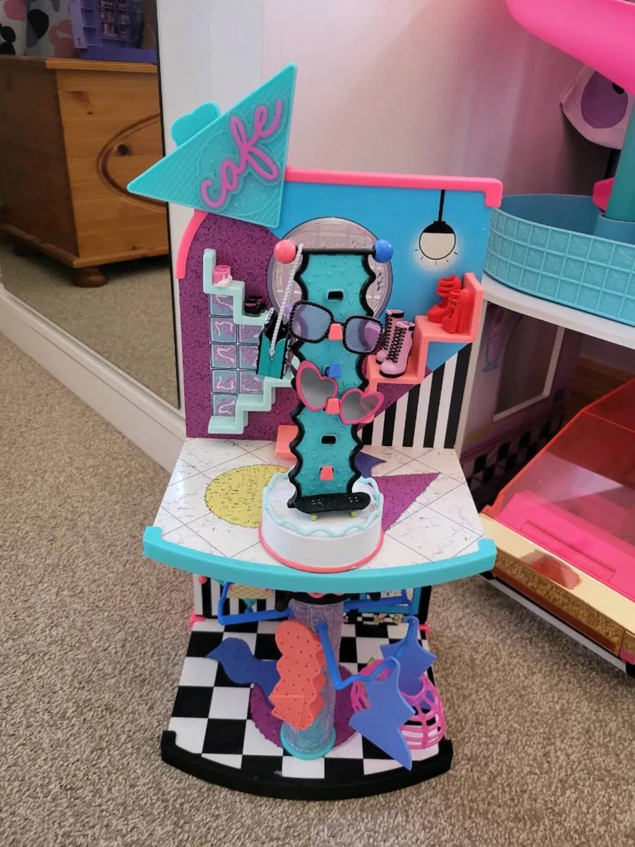 Lol doll house and accessories - Image 3