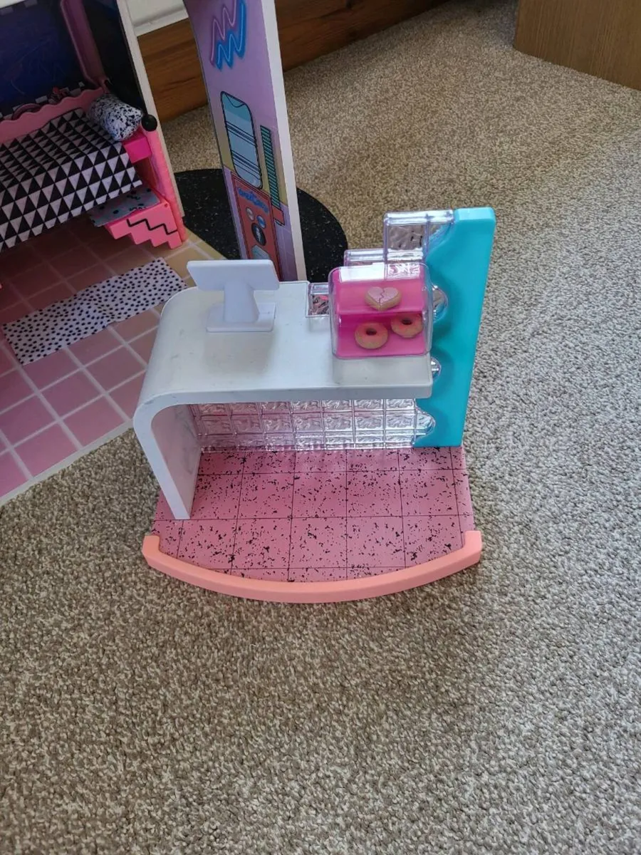 Lol doll house and accessories - Image 4