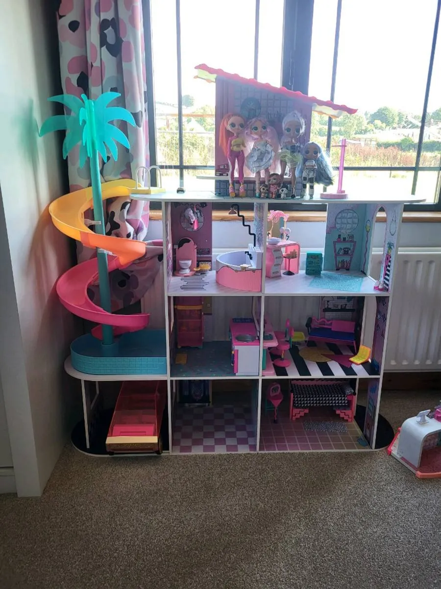Lol doll house and accessories - Image 1