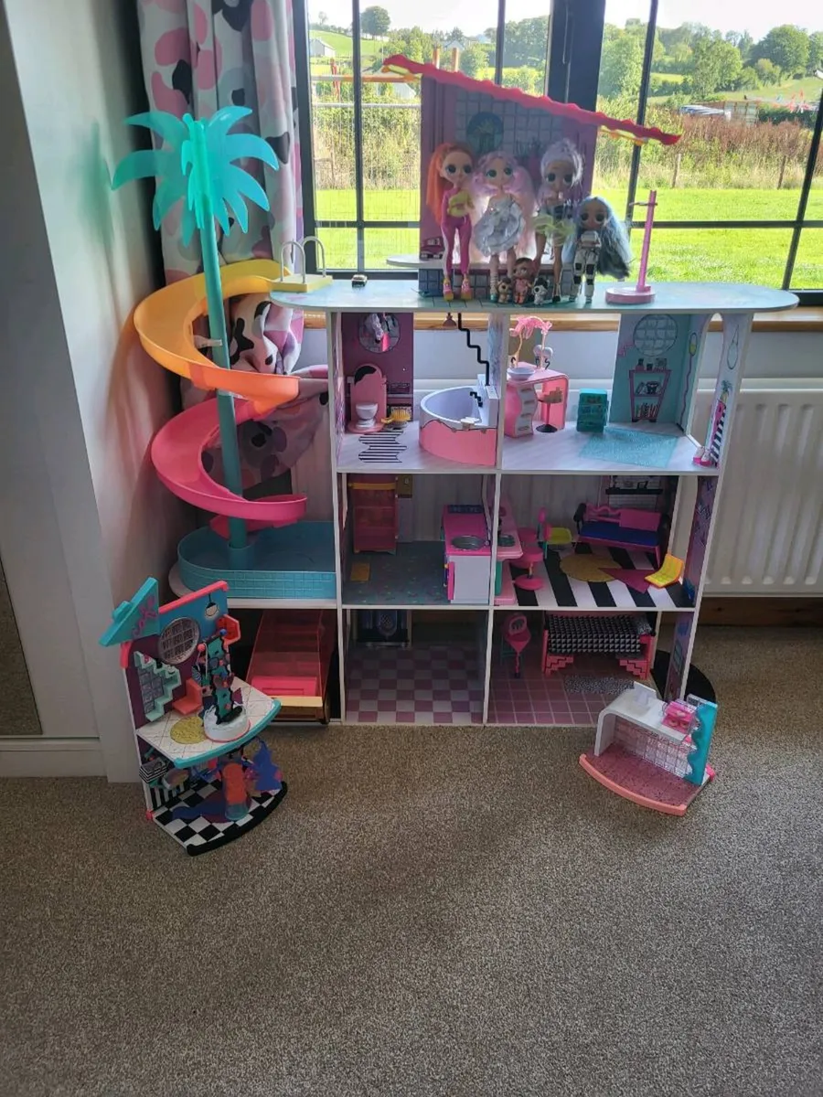 Lol doll house and accessories - Image 2