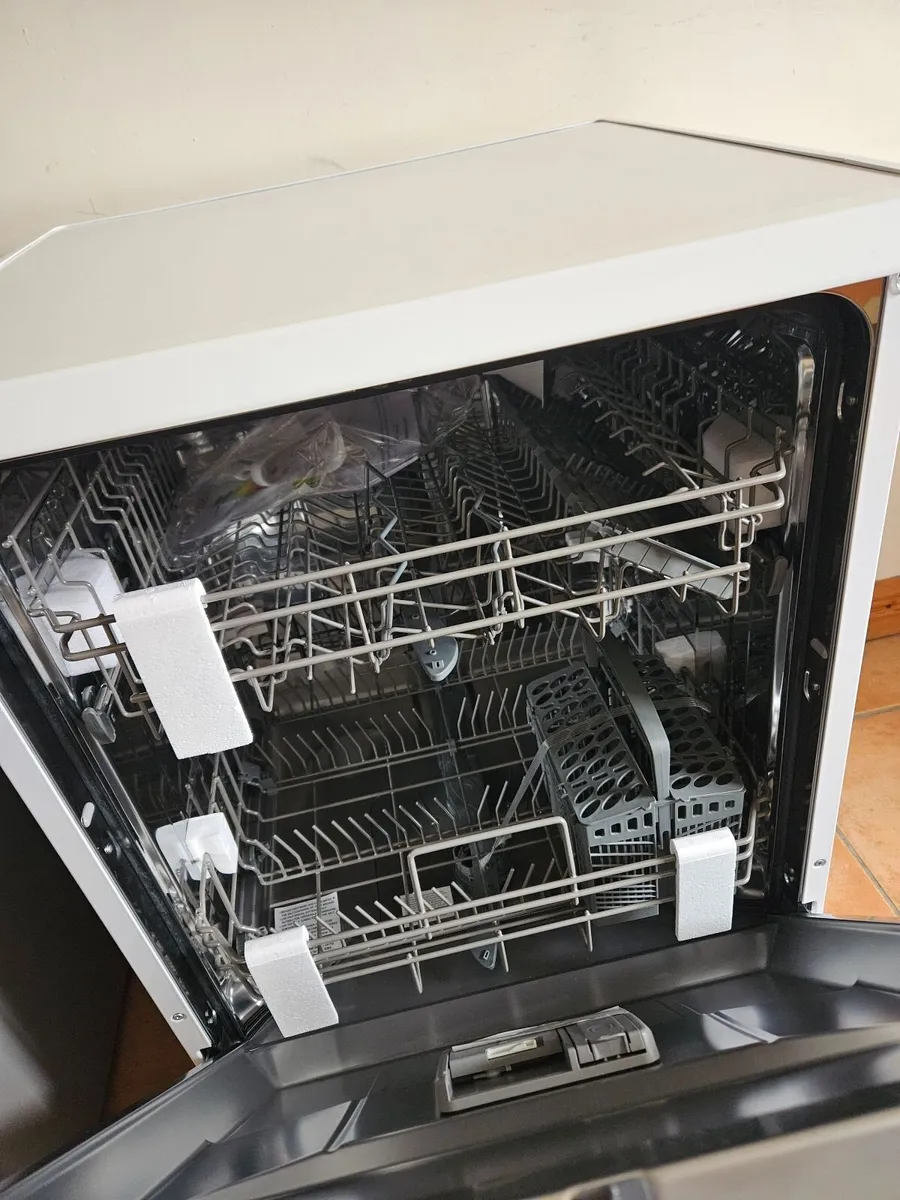 Dishwasher - Image 2