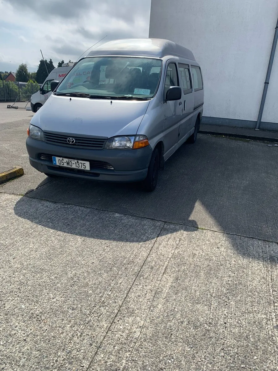 Toyota Hiace minibus - Image 1