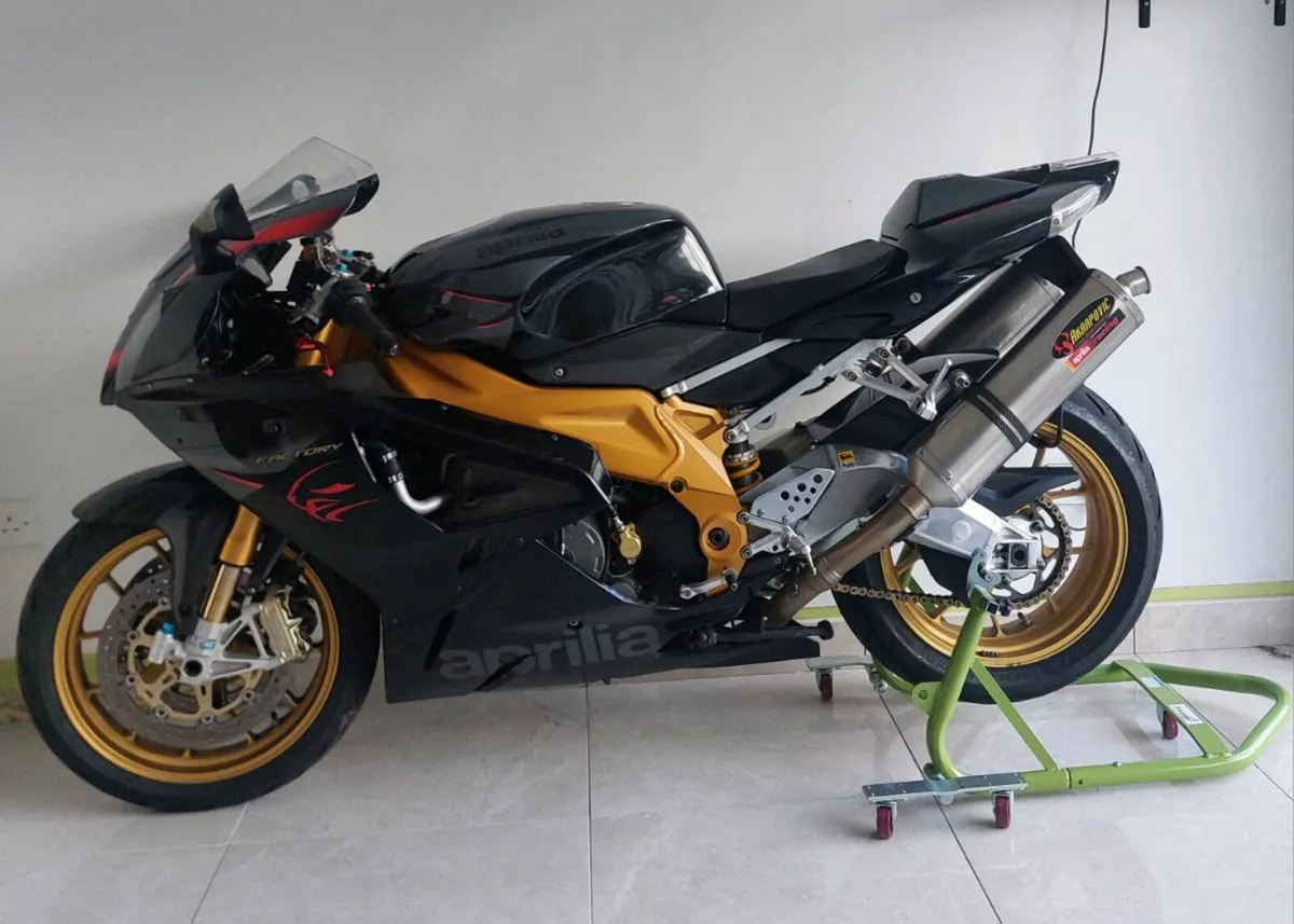 Aprilia rsv1000r factory - Image 1