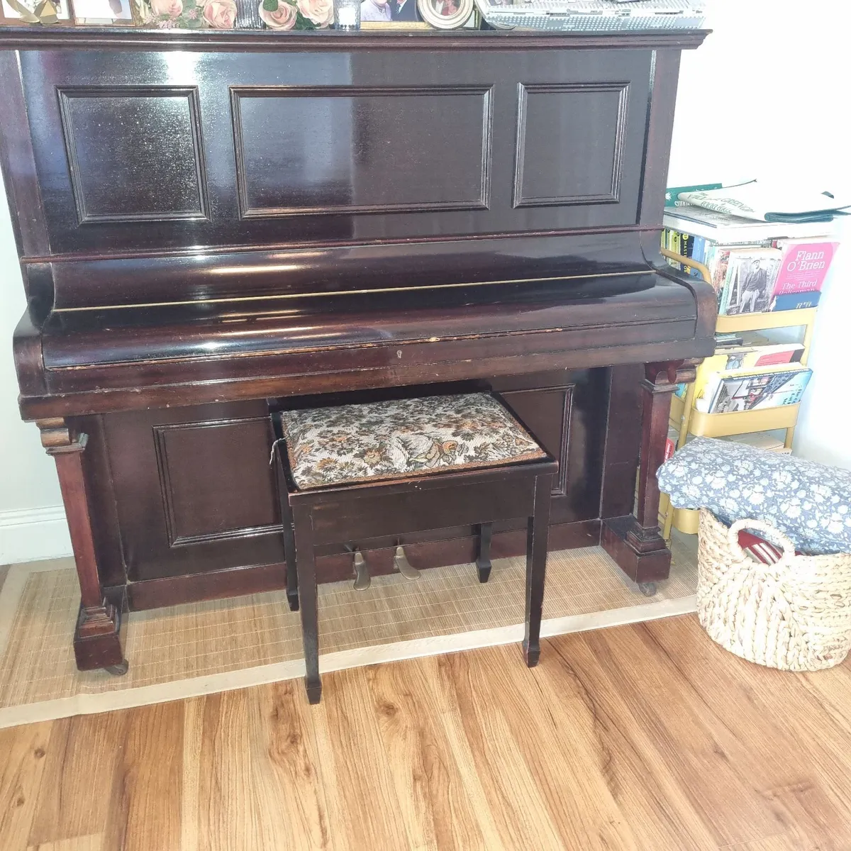 Piano and stool - Image 2
