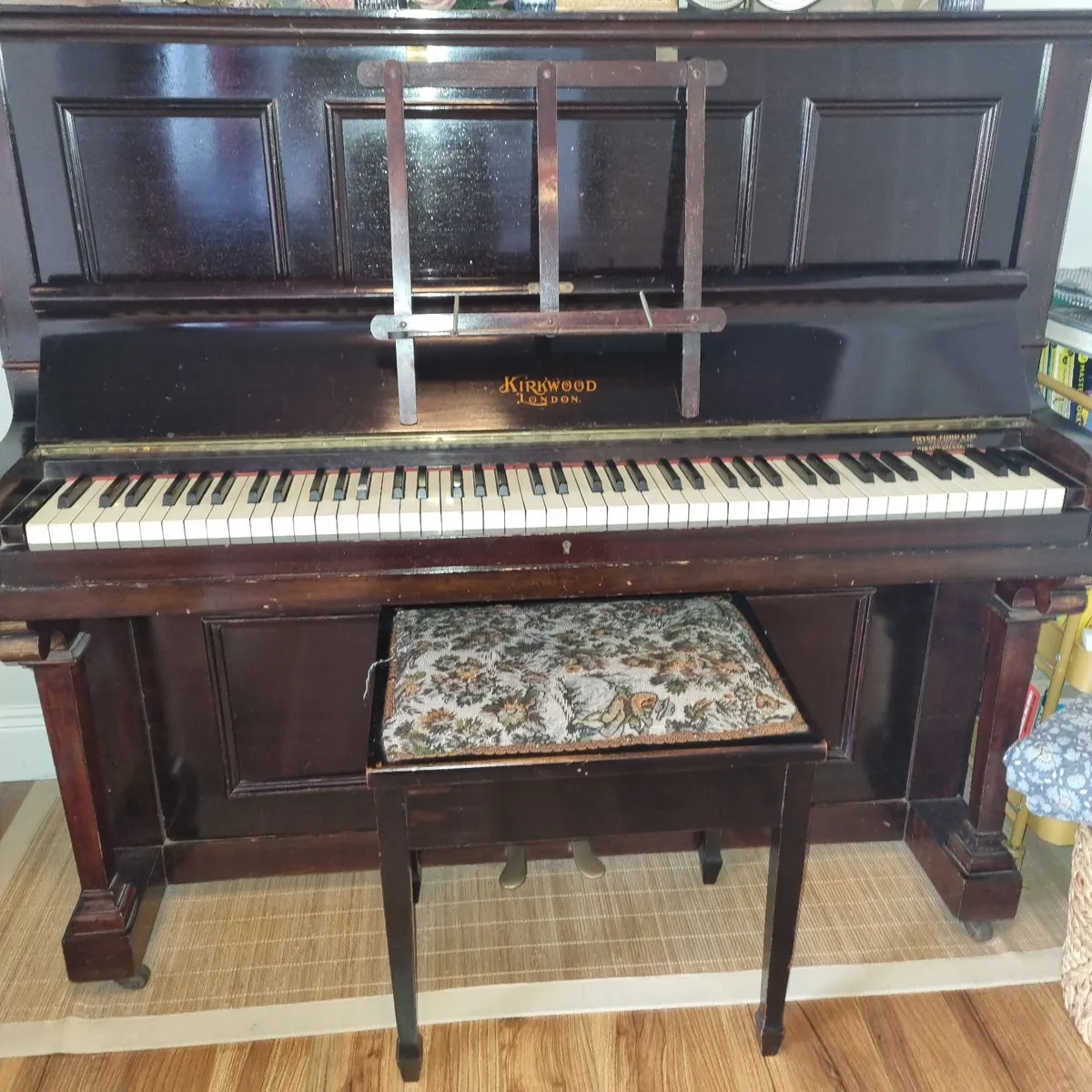 Piano and stool - Image 4