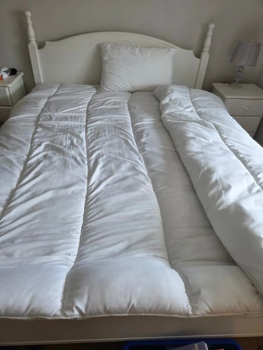 White kingsize Bedframe
