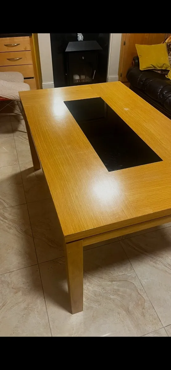 Table and chairs - Image 4