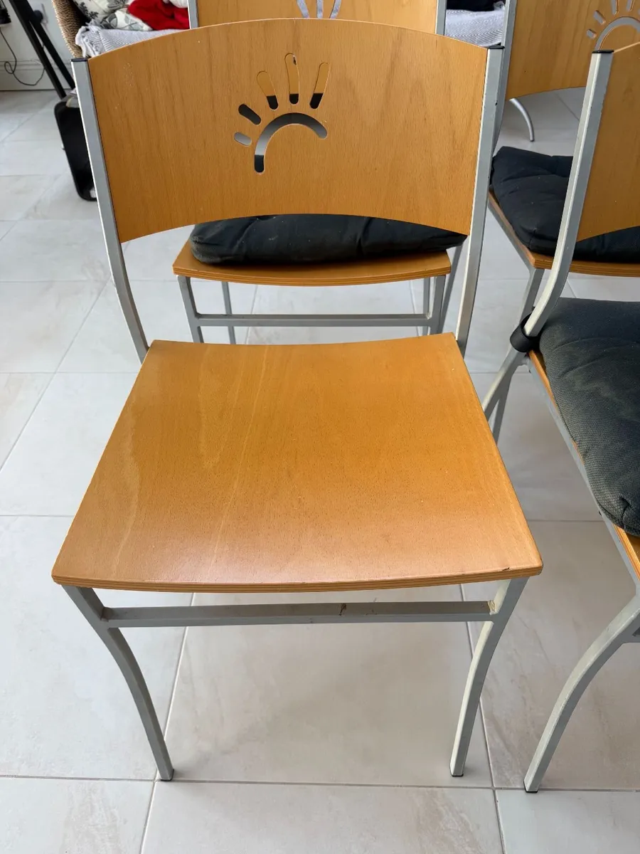 Set of 4 kitchen chairs - Image 1