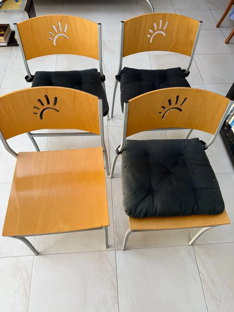 Set of 4 kitchen chairs - Image 2