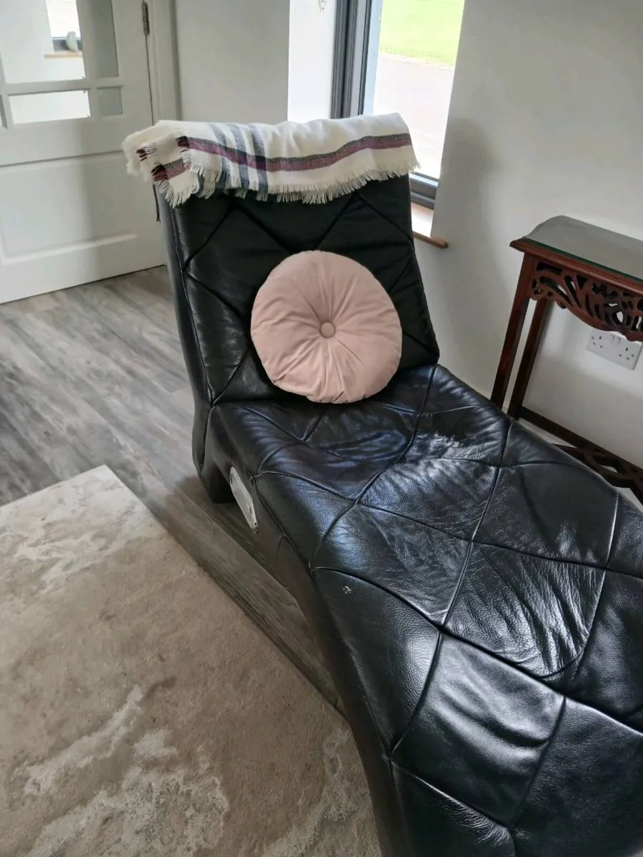 Leather Lounger chaise - Image 1