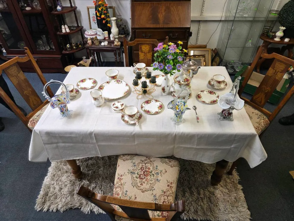 Table and 4 chairs - Image 2