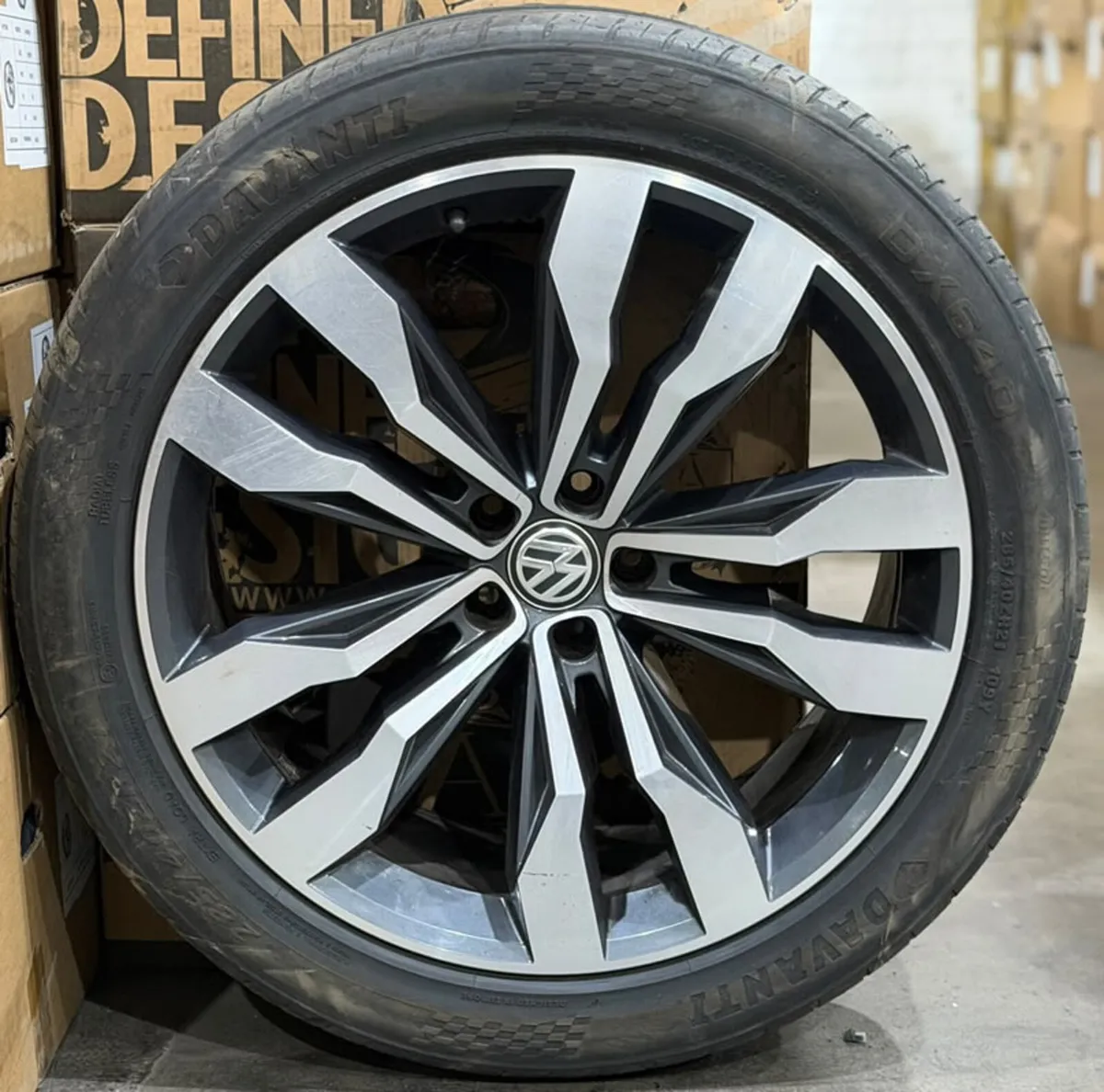 21" Genuine VW TOUAREG SUZUKA Alloy Wheels & Tyres - Image 2