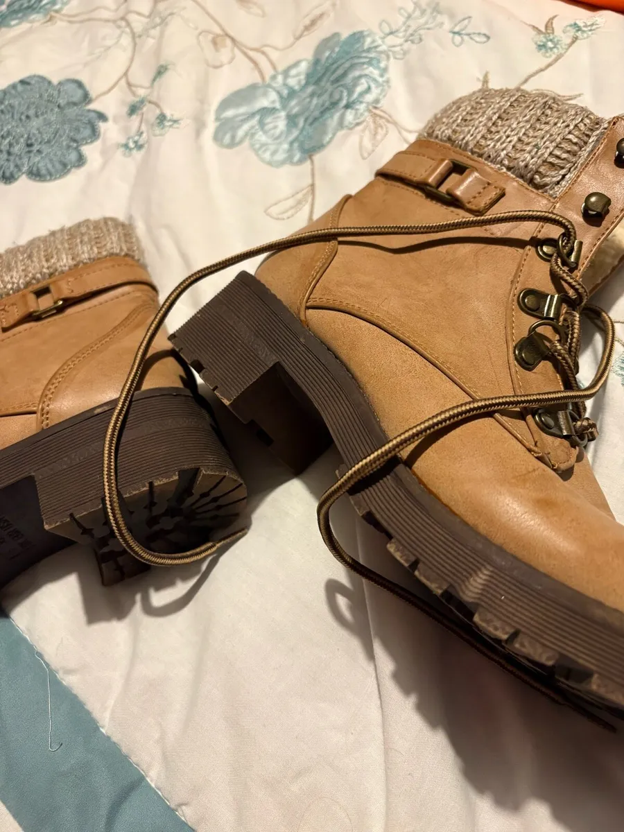 Ladies boots - Image 1
