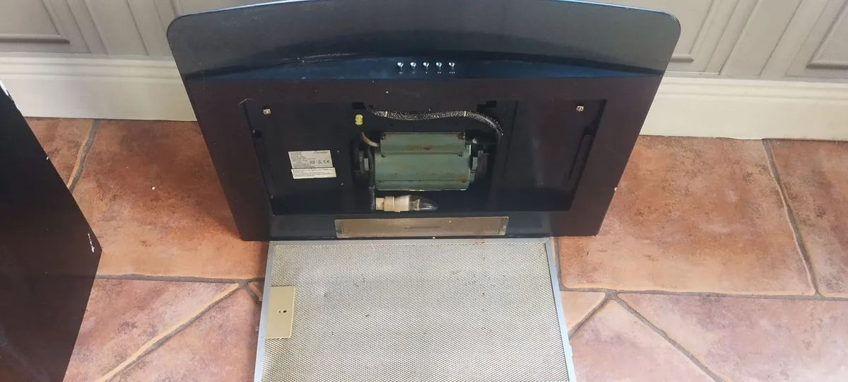 Extractor hood and fan - Image 2