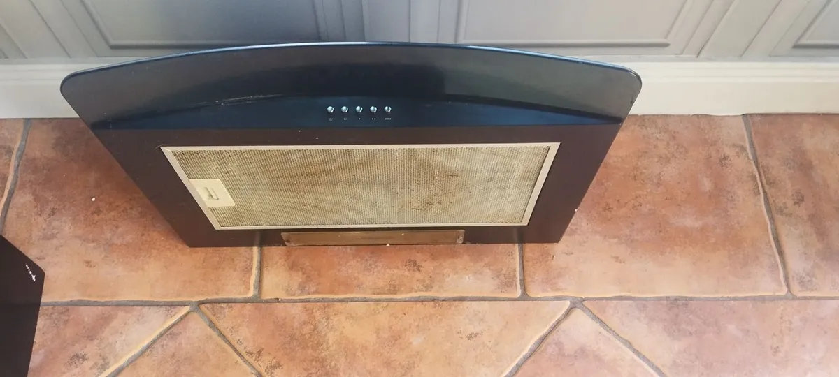 Extractor hood and fan - Image 3
