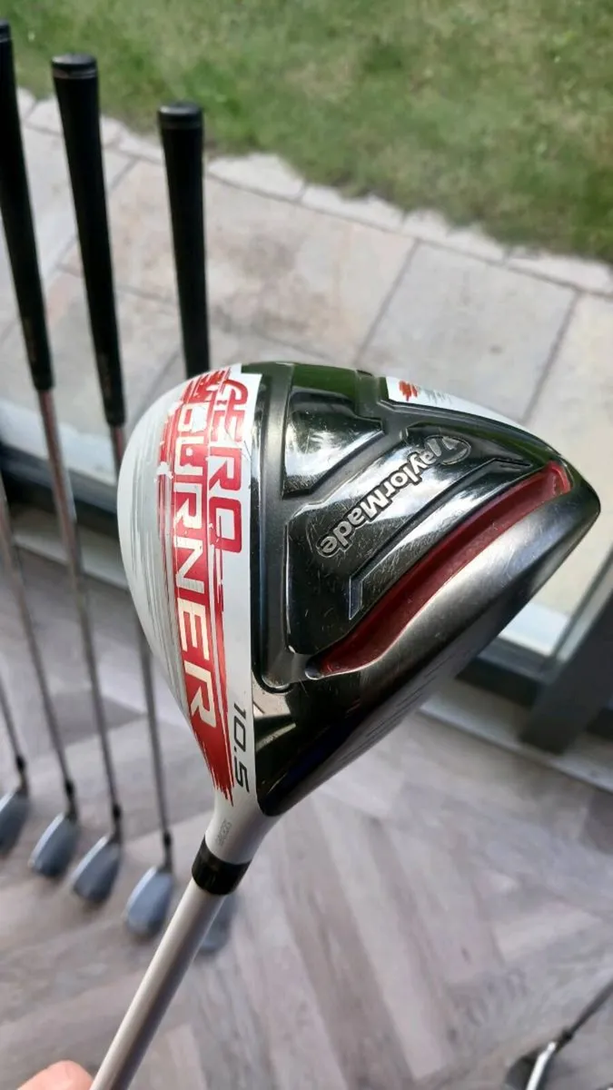 Taylormade and Titleist Golf Clubs - Image 1