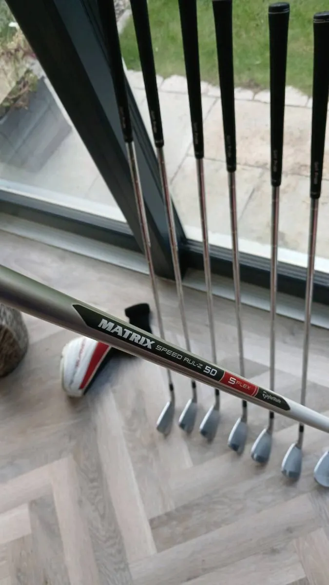 Taylormade and Titleist Golf Clubs - Image 2