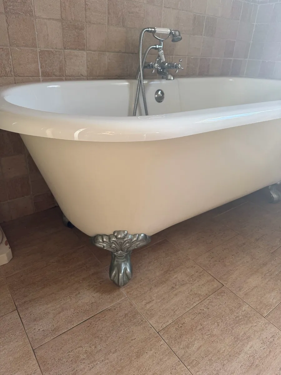 Victorian style roll top bath - Image 3