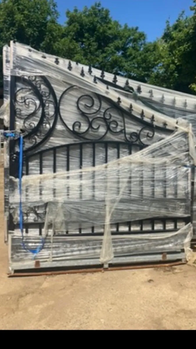 New Entrance gates - Image 3
