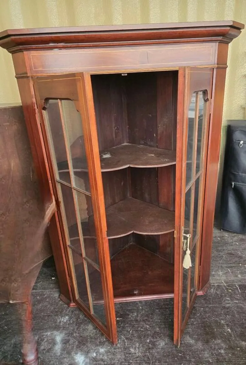 Corner cabinet - Image 1