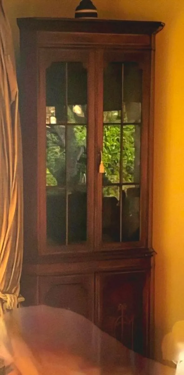 Corner cabinet - Image 1