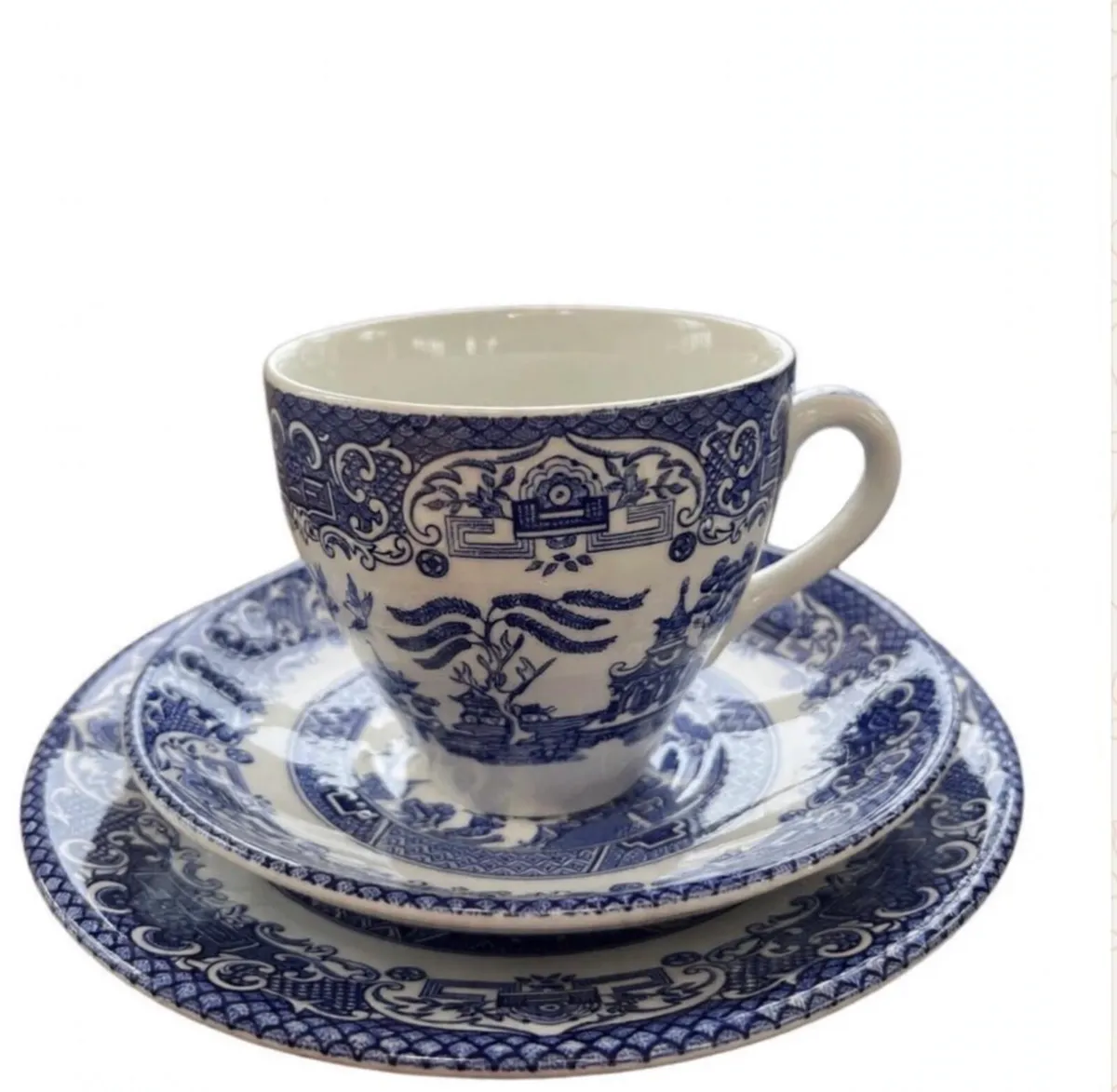 Vintage Blue Willow 18 pieces - Image 2