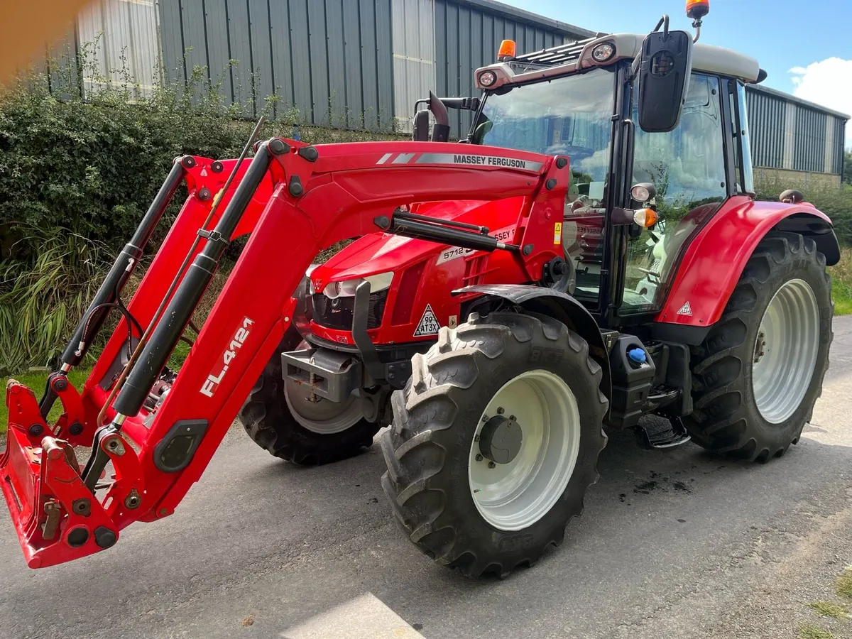 Massey Ferguson 5712 - Image 1