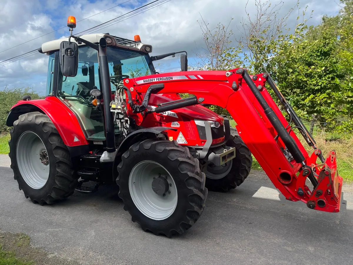 Massey Ferguson 5712 - Image 2