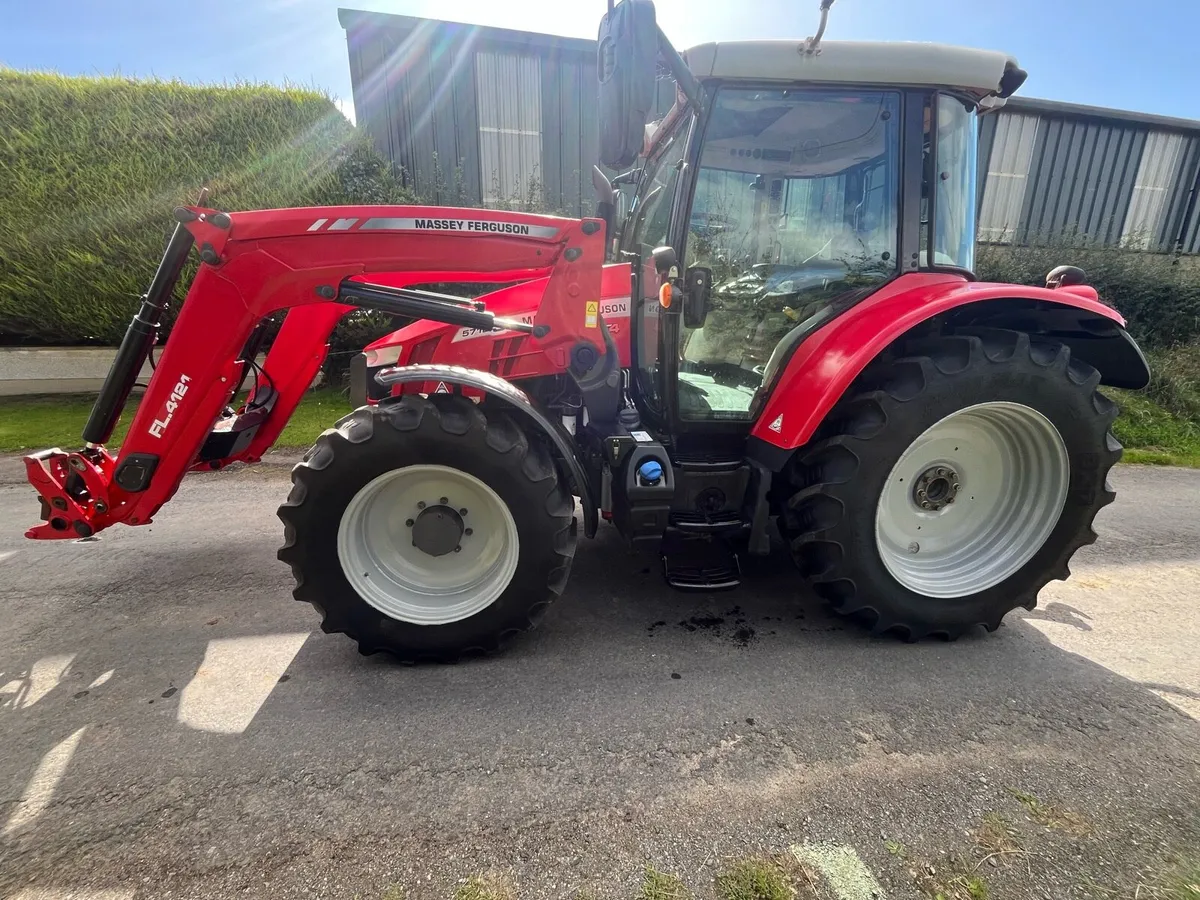 Massey Ferguson 5712 - Image 4