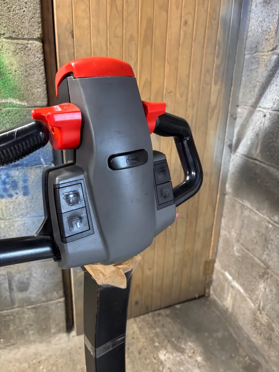 Second hand electric pallet truck - Image 4
