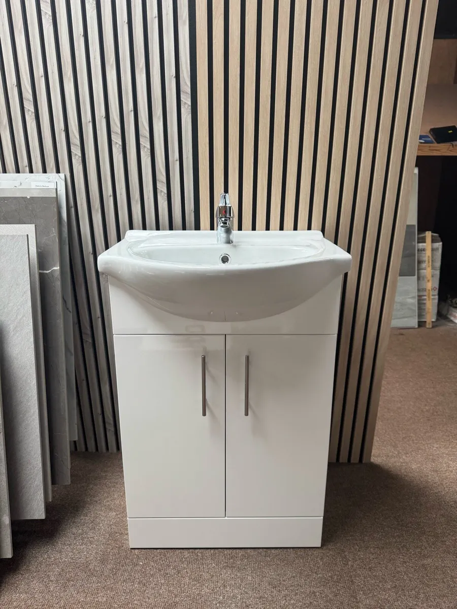 Clearance White Vanity Unit & Tap