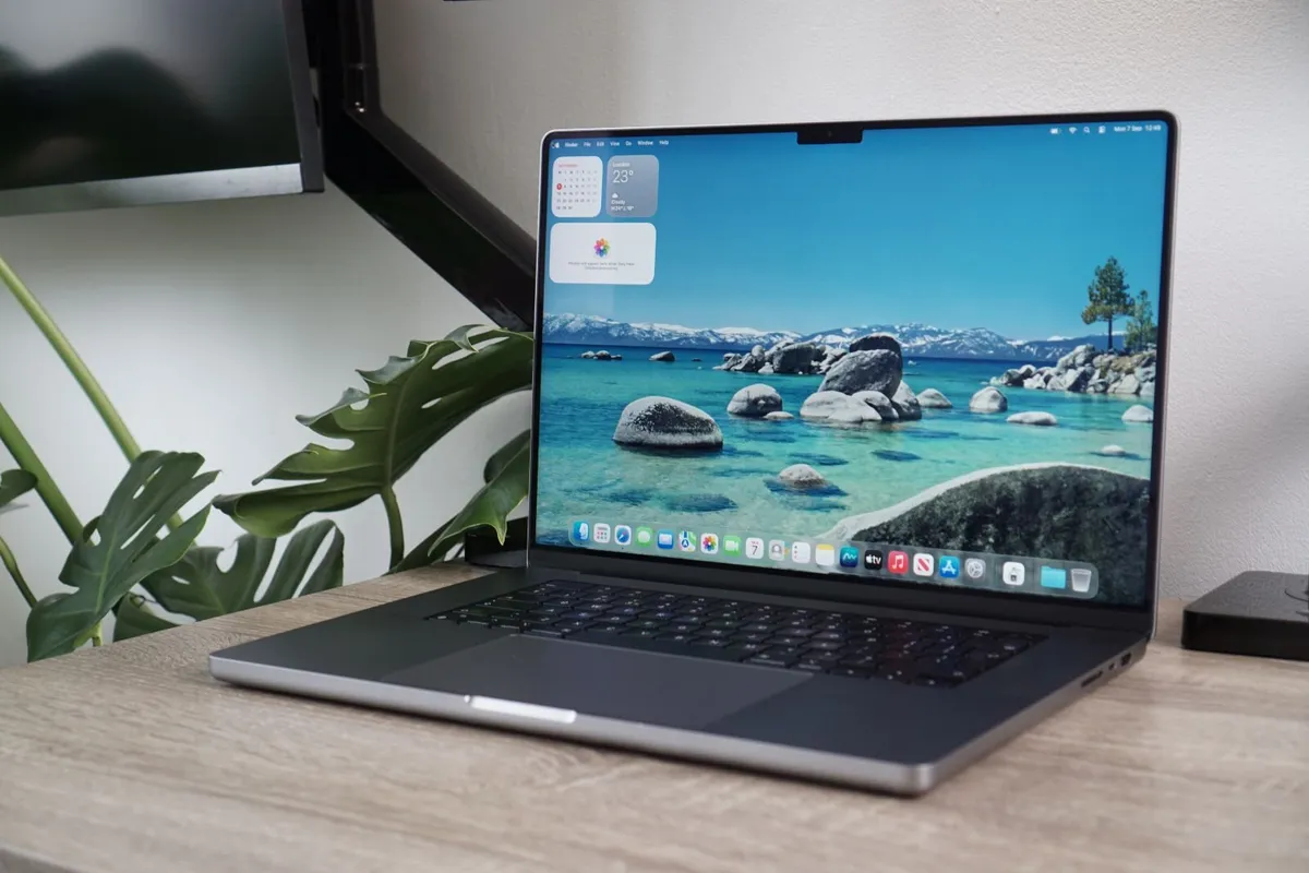 MacBook Pro 16" 2021 M1 Pro | 16GB | 512GB - Image 1