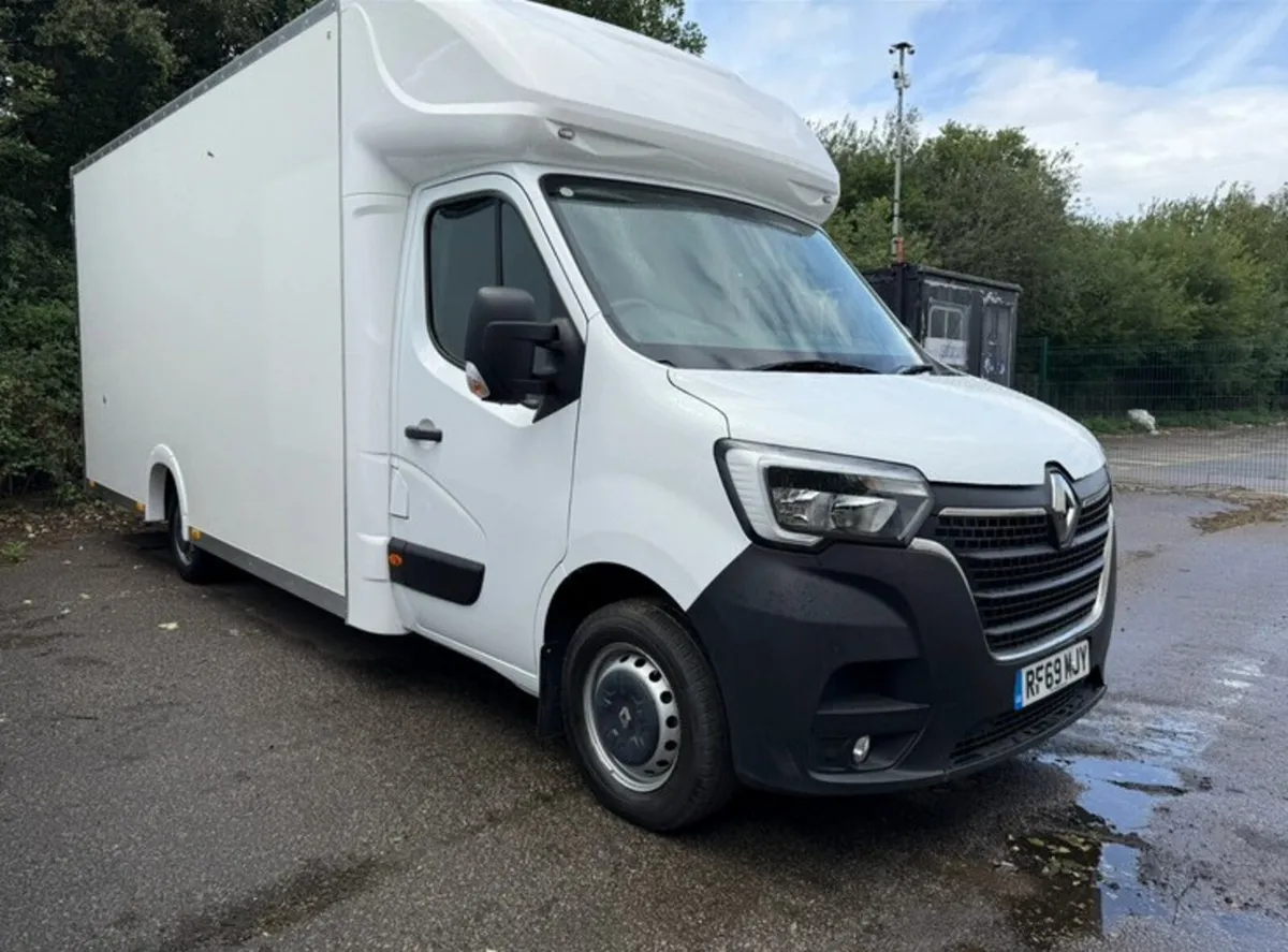 2021 Renault Master Luton Low Loader Van - Image 1