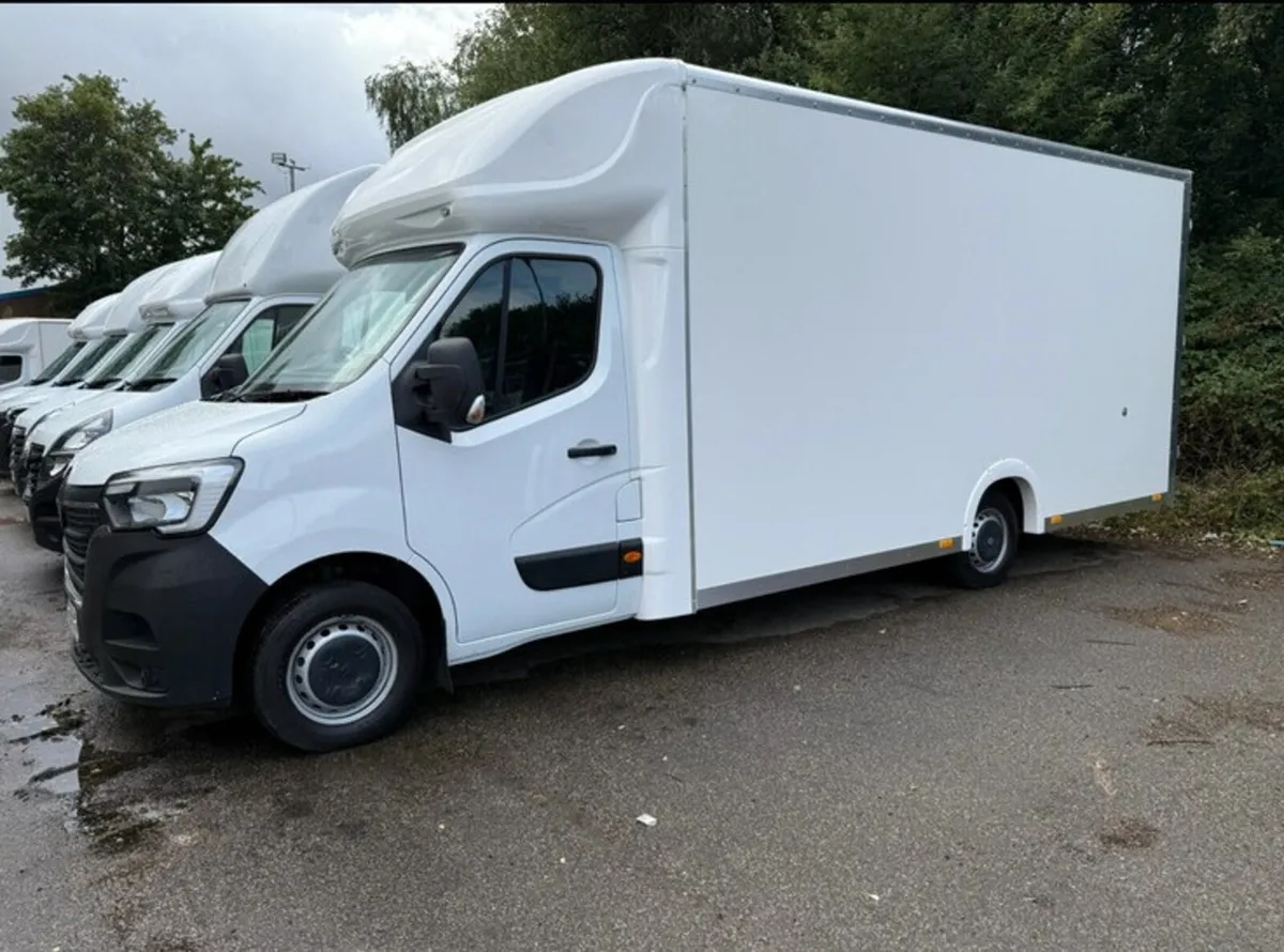 2021 Renault Master Luton Low Loader Van - Image 3