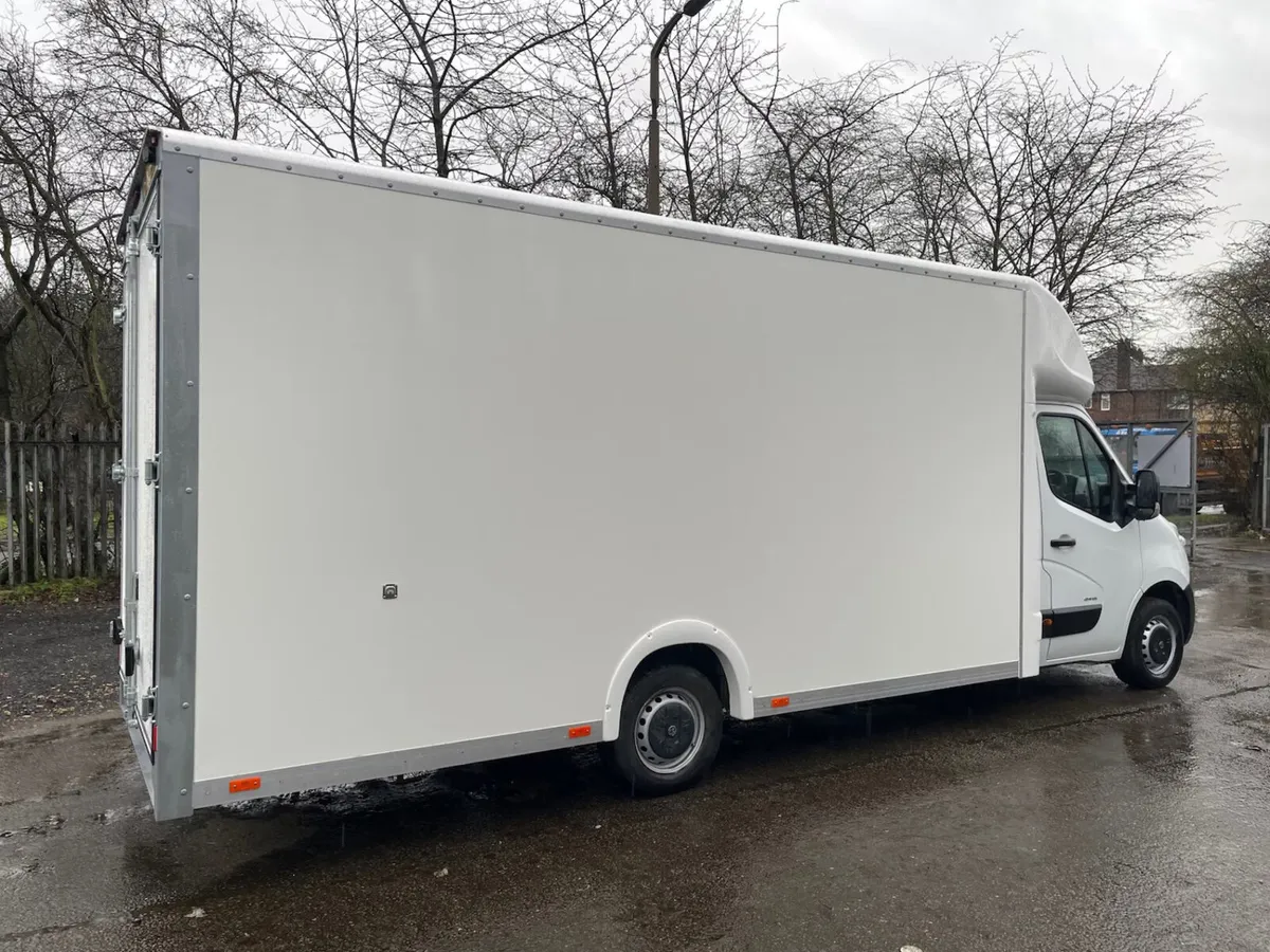 2021 Renault Master Luton Low Loader Van - Image 4