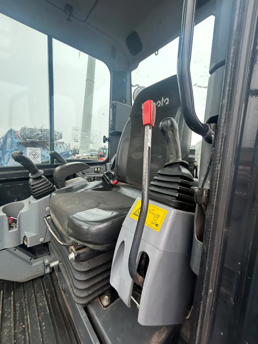 2016 Kubota KX042-4 Digger - Image 4