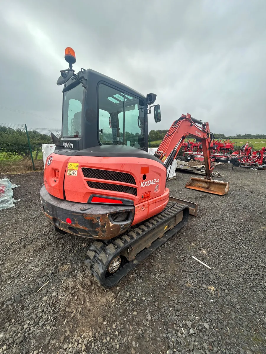 2016 Kubota KX042-4 Digger - Image 1