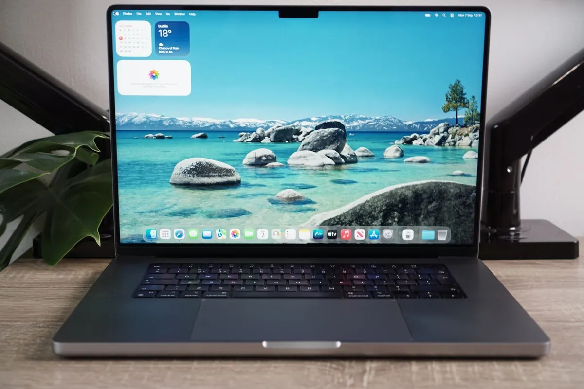 MacBook Pro 16" 2021 M1 Pro | 16GB | 512GB - Image 1