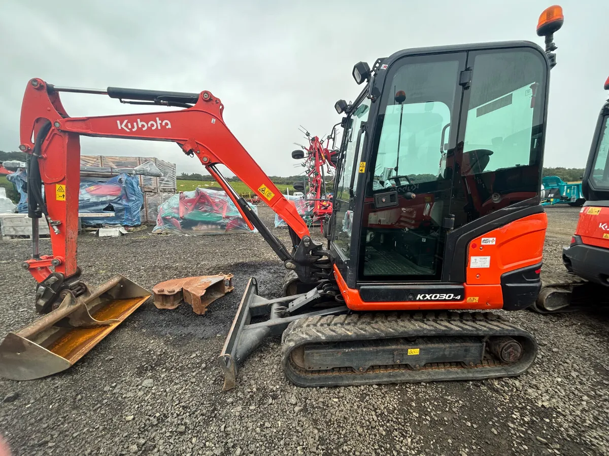 2022 Kubota KX030-4 Digger - Image 3