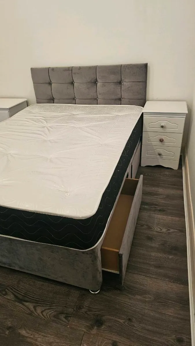 Double bed - Image 2