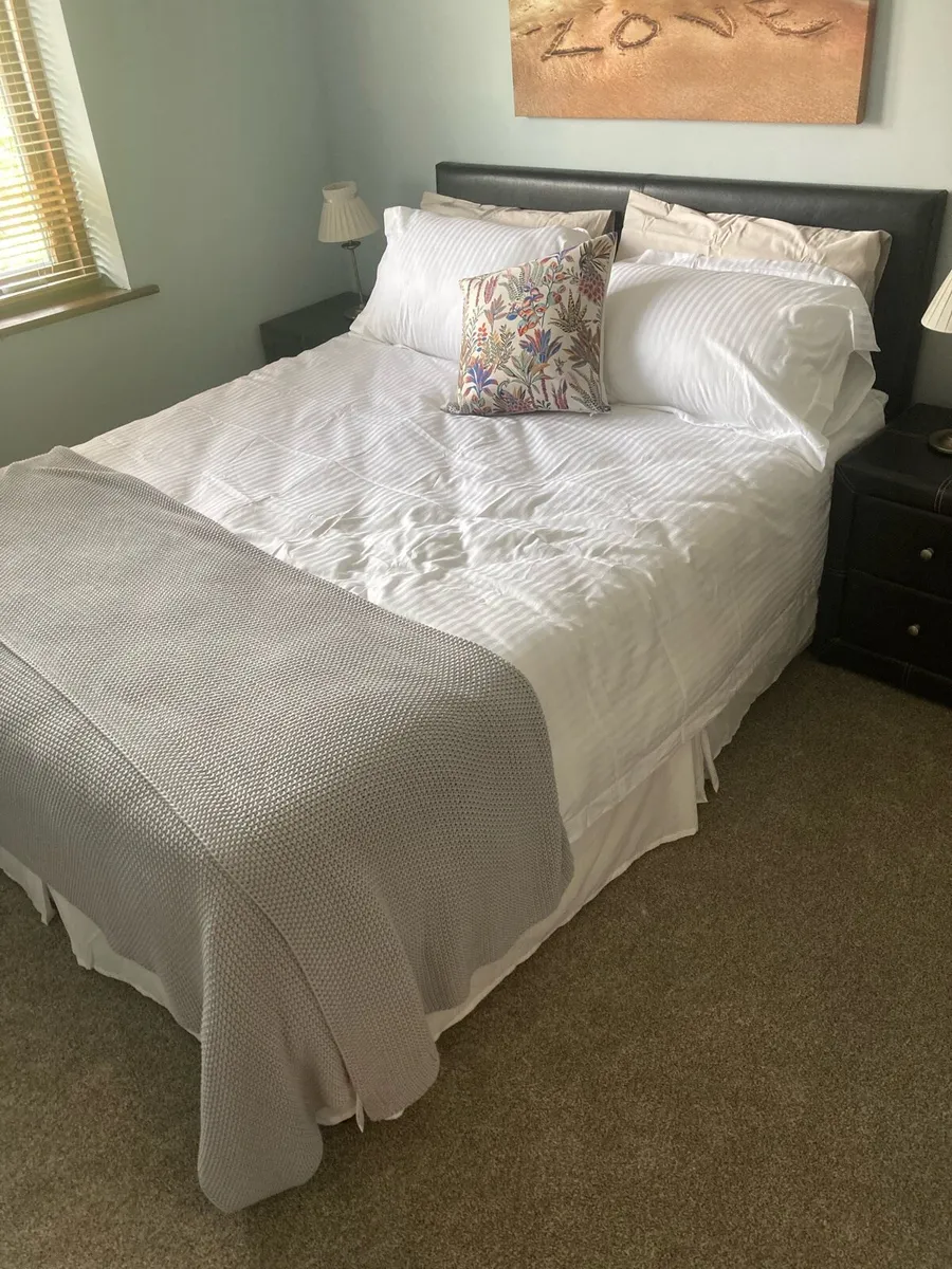Beds, table, chairs and couches - Image 4