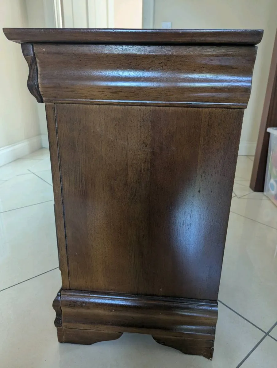 Chest of drawers(€235) & locker(€60). Both: €275 - Image 4