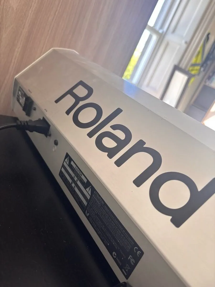 SELLING ASAP Multi intstrument synth/gran piano keyboard  + desktop Roland speaker - Image 4