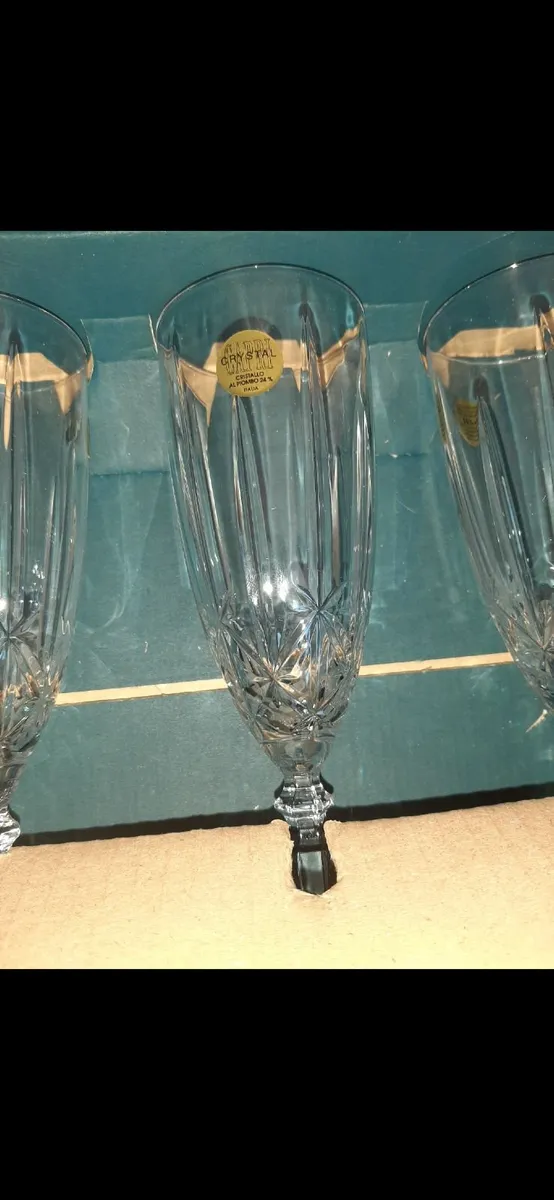Capri Crystal Champagne Flutes - Image 3