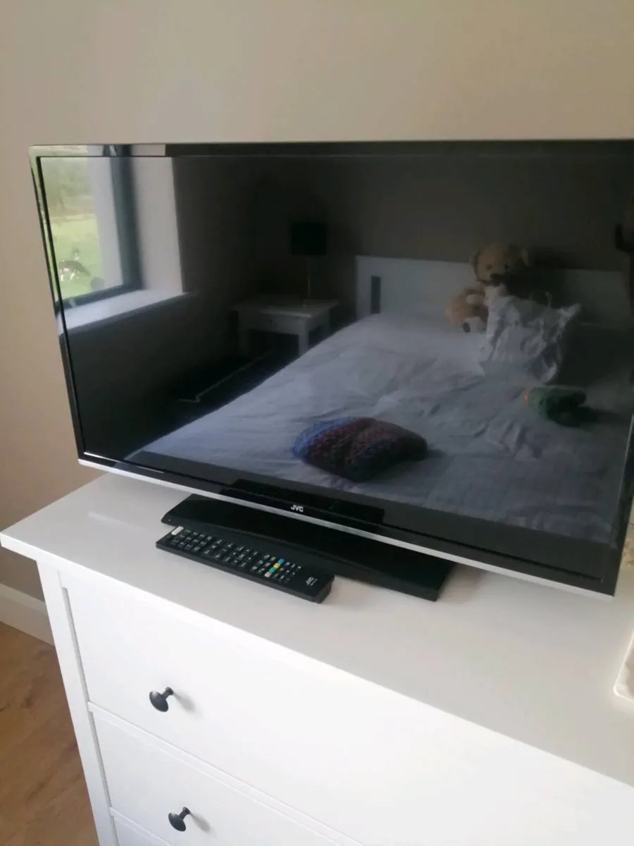 JVC LED 32" tv - Image 1