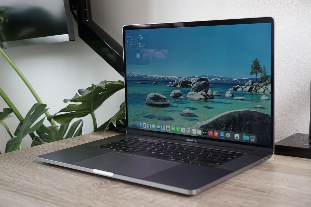MacBook Pro 16" 2019 i7-9750H | 16GB | 512GB | 4GB - Image 1
