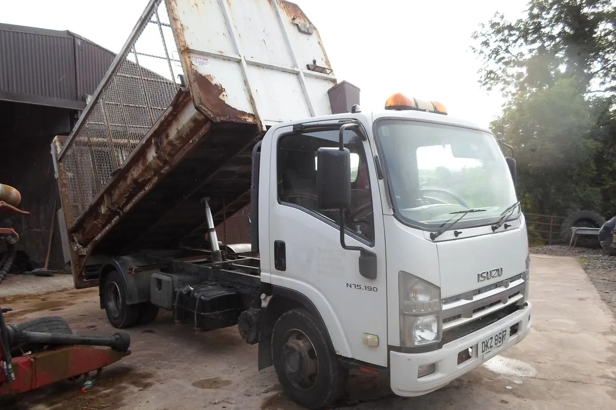 Isuzu tipper - Image 1